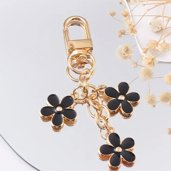 Daisy Enamel Charms ( Black) - Picture 2 of 3